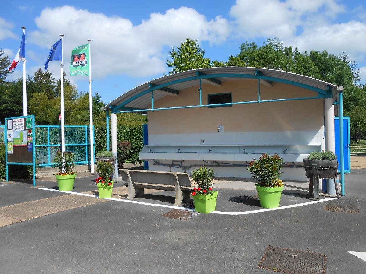 Camping De Tournus - Drole De Cabane Exteriör bild