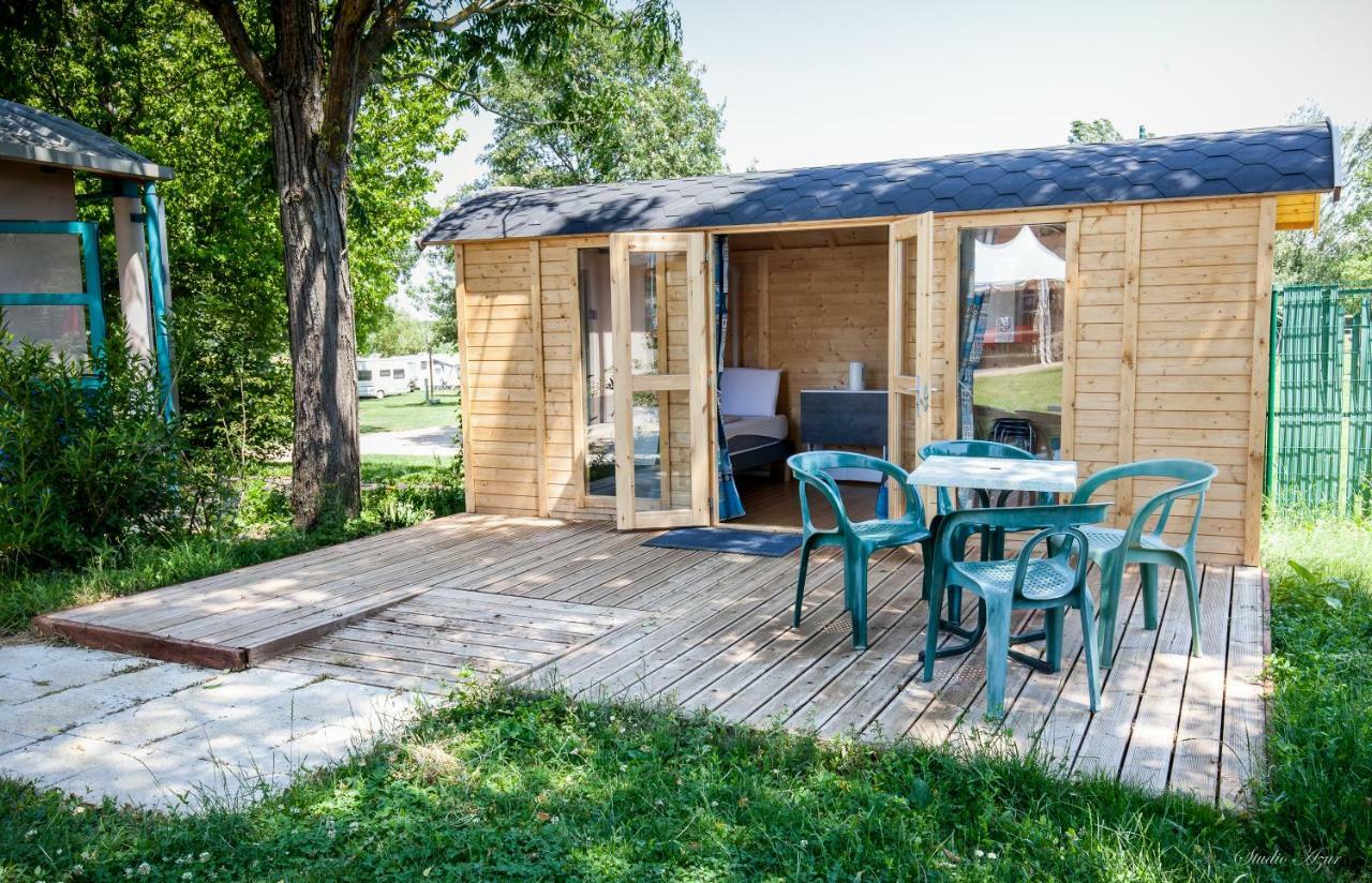 Camping De Tournus - Drole De Cabane Exteriör bild