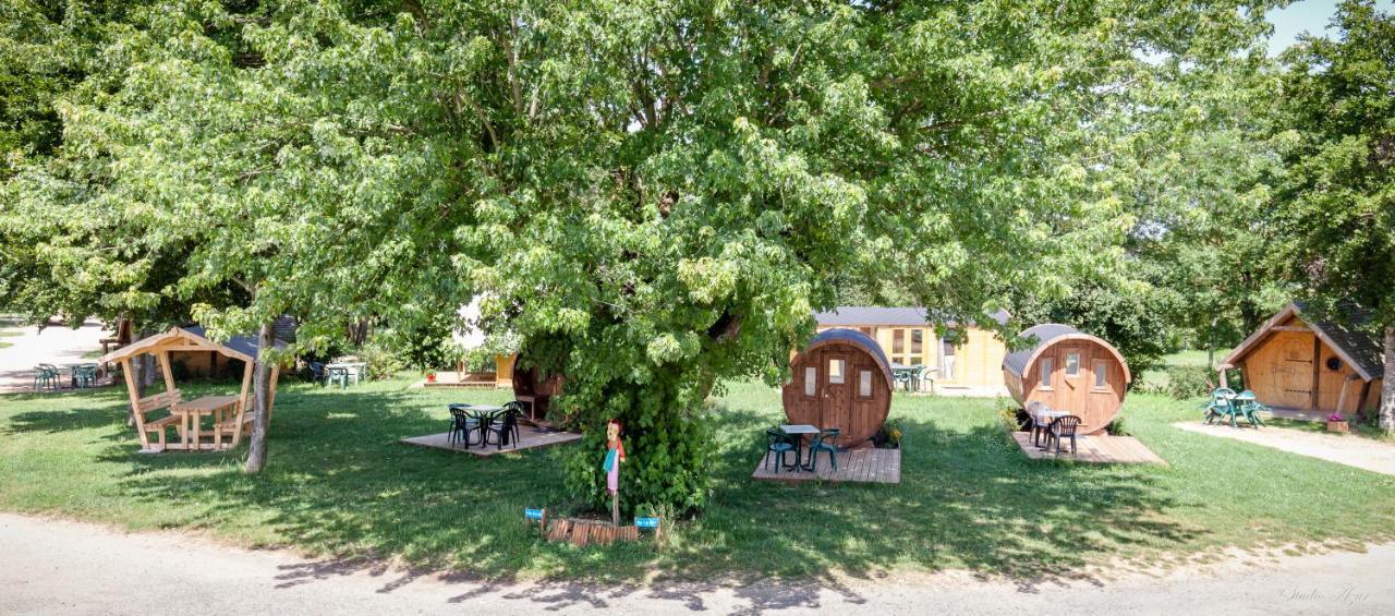 Camping De Tournus - Drole De Cabane Exteriör bild